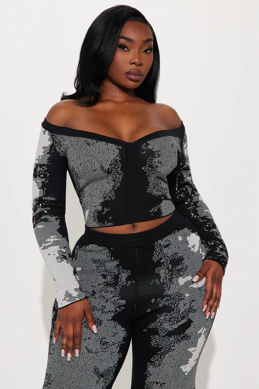 BLACK GRAY PRINT SWEATER SET L